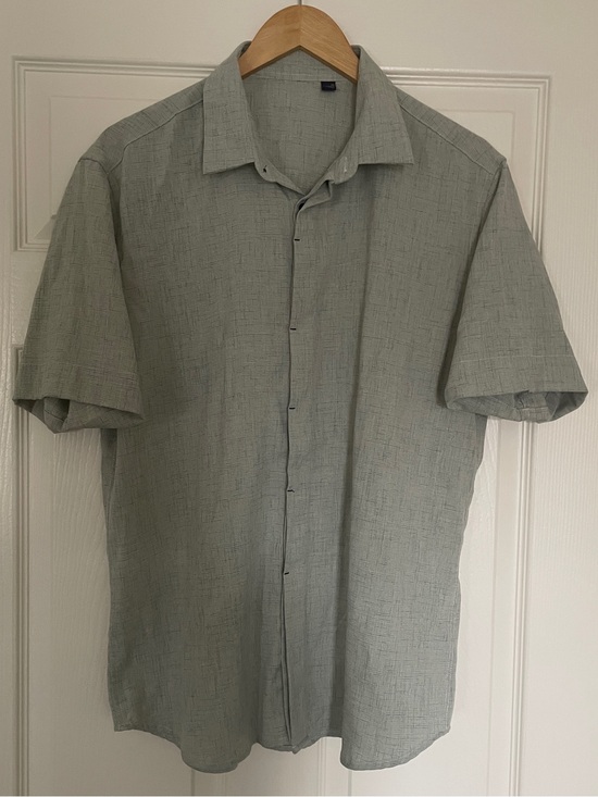 Other - 💚 Men's Short-Sleeve Button-Up Shirt in Light Green 💚